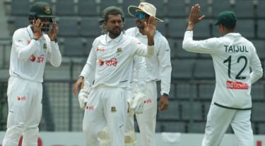 পাকিস্তানের সামনে ইতিহাস, বাংলাদেশের চাই ৩ উইকেট