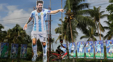 ক্রেতা সংকটে ফিফা: ভারতে বিশ্বকাপ দেখা নিয়ে অনিশ্চয়তা