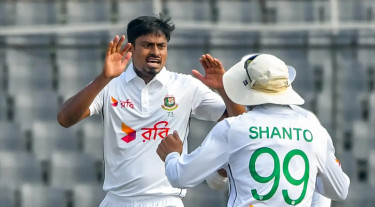 ‘আপনিই পারবেন’ বিশ্বাসে ভর করে ম্যাচ জেতালেন তাইজুল