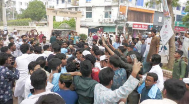 ঝিনাইদহে নাসীরুদ্দীন পাটওয়ারীর ওপর ডিম নিক্ষেপ-হামলা