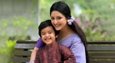 ছেলের অসুস্থতায় মাকে স্মরণ করে যা বললেন পরীমণি