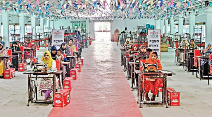 মানবিকতার দৃষ্টান্ত স্থাপন করছে বসুন্ধরা গ্রুপ