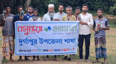 দুর্গাপুরে বন্য হাতির আক্রমণ থেকে রক্ষা পেতে কৃষকদের মাঝে বসুন্ধরা শুভসংঘের টর্চ লাইট বিতরণ