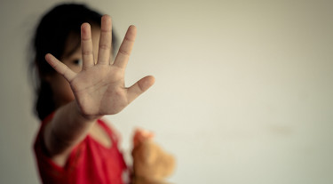 চেনামুখের আড়ালে লুকিয়ে থাকে বিপদ