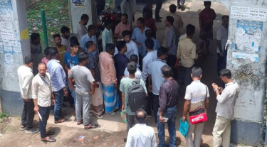 কক্সবাজার আদালতে হাজিরা দিতে আসা আসামিকে লক্ষ্য করে গুলি