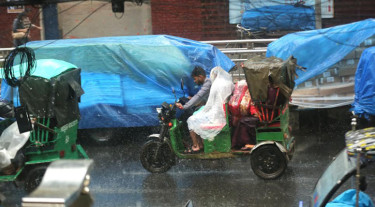 প্রচণ্ড গরমের পর রাজধানীতে স্বস্তির বৃষ্টি