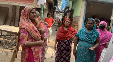 কড়াইল বস্তিতে কেউ পেলেন, কেউ পেলেন না ‘ফ্যামিলি কার্ড’