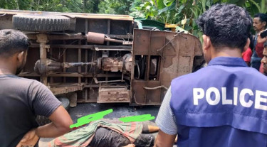 নলছিটিতে ট্রলি উল্টে মালিক নিহত