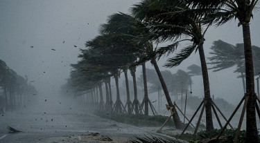 নয় অঞ্চলে ৬০ কিমি বেগে ঝড় হতে পারে