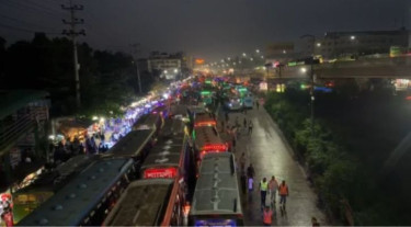 ঢাকা-টাঙ্গাইল মহাসড়কে ১০ কিমি জুড়ে যানবাহন চলাচলে ধীরগতি