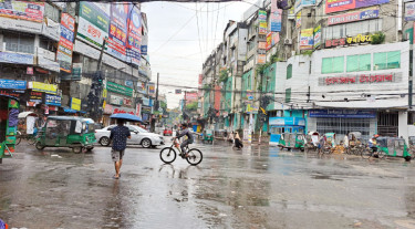 ব্যস্ত সড়ক এখন ফাঁকা