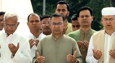 ঈদের নামাজ শেষে বাবা-মার কবর জিয়ারত করলেন তারেক রহমান