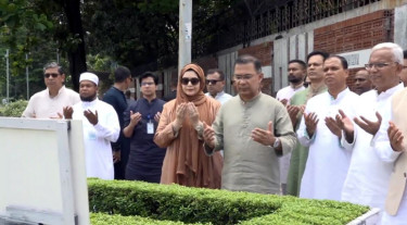 ছোট ভাইয়ের কবর জিয়ারত করলেন তারেক রহমান