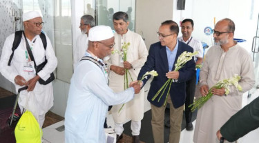 হজের ফিরতি ফ্লাইট শুরু, প্রথমদিনে ফিরছেন সাড়ে ৫ হাজার হাজি
