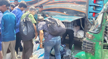ফটোস্টোরি: ঈদের ছুটি শেষে ঢাকায় ফিরছে মানুষ