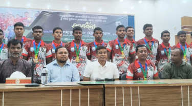 শিশু-কিশোরদের সোশ্যাল মিডিয়া ছেড়ে খেলার মাঠে ফেরার আহ্বান