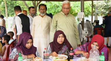 শিশুদের সঙ্গে ঈদ-পরবর্তী শুভেচ্ছা বিনিময় করলেন সমাজকল্যাণ মন্ত্রী
