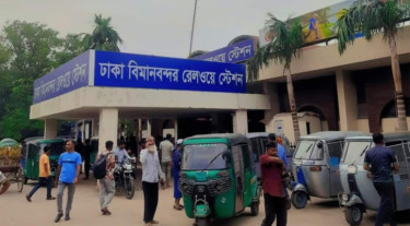বিমানবন্দর রেলস্টেশনে ঢাকামুখী মানুষের ভিড়