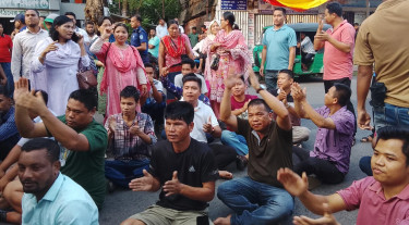দীপেন দেওয়ানের পদত্যাগে রাঙামাটিতে সড়ক অবরোধ করে বিক্ষোভ