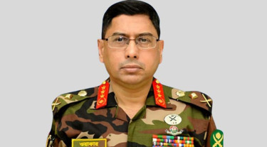 পবিত্র হজ পালন শেষে দেশে ফিরলেন সেনাপ্রধান