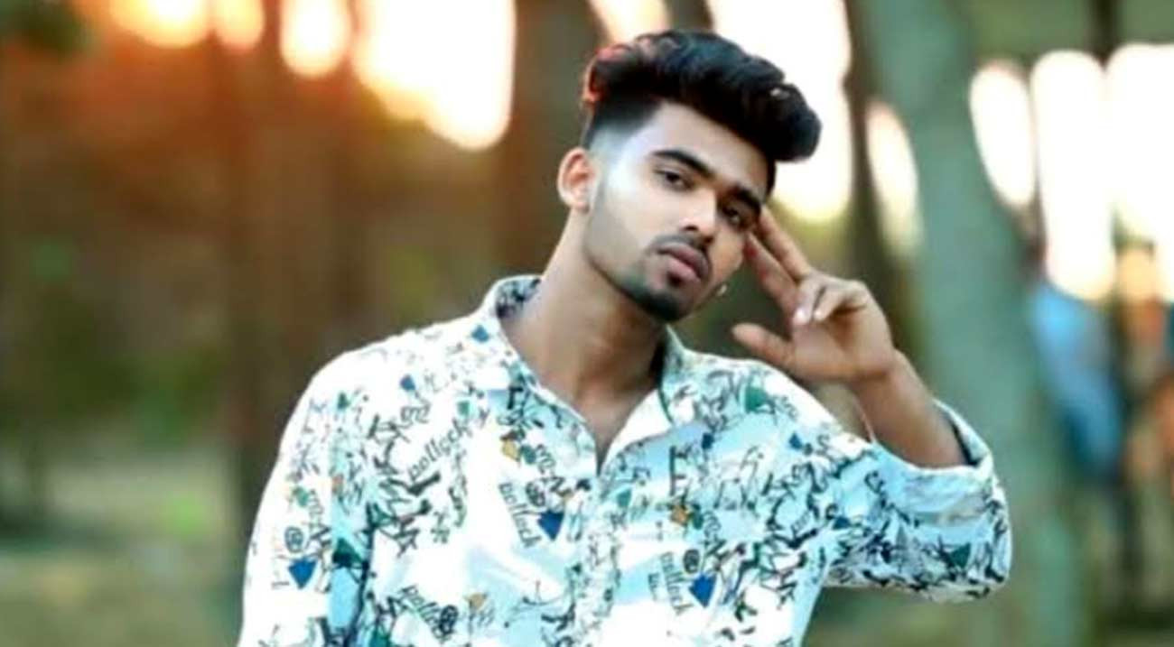 চাঁদপুরে চোখে মরিচের গুঁড়া ছিটিয়ে যুবককে ‘কুপিয়ে হত্যা’