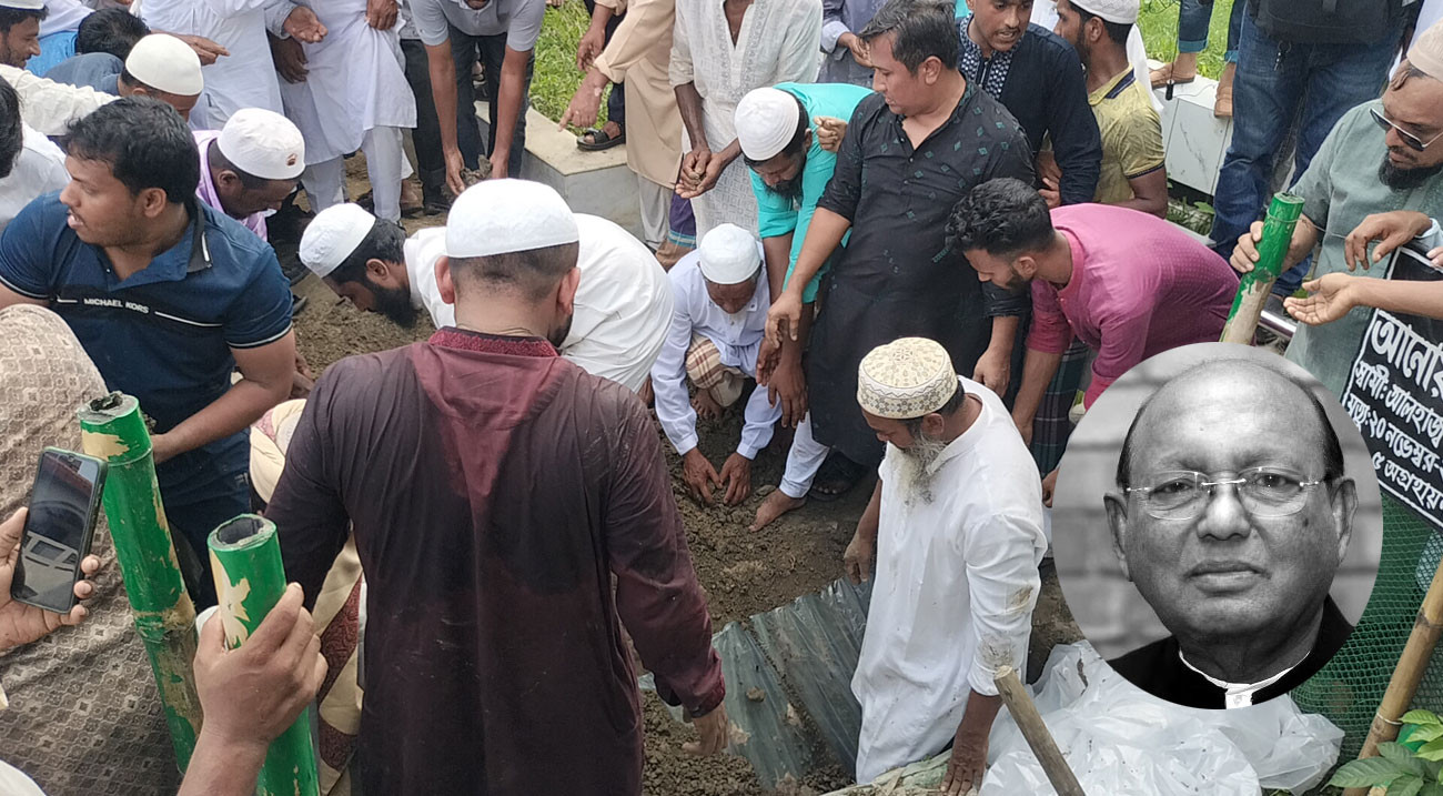 মা-বাবার পাশে চিরশায়িত তোফায়েল আহমেদ