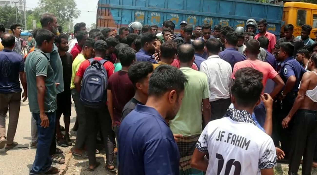 নওগাঁয় বাসের ধাক্কায় অটোরিকশার যাত্রী নিহত