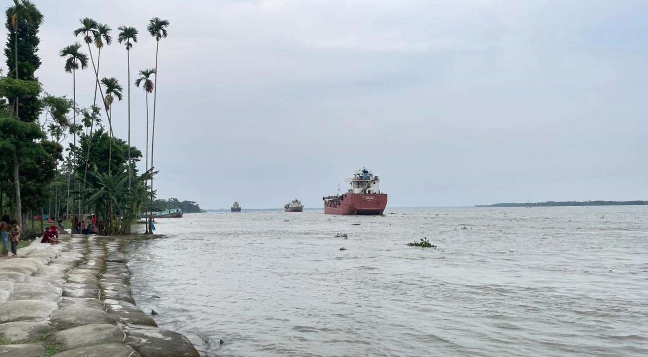 লঞ্চ থেকে কালাবদর নদীতে পড়ে নিখোঁজ কিশোর