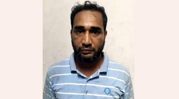বাসার গেটে চাপাতি ঠেকিয়ে ছিনতাই, ভিডিও ভাইরালের পর গ্রেপ্তার ১