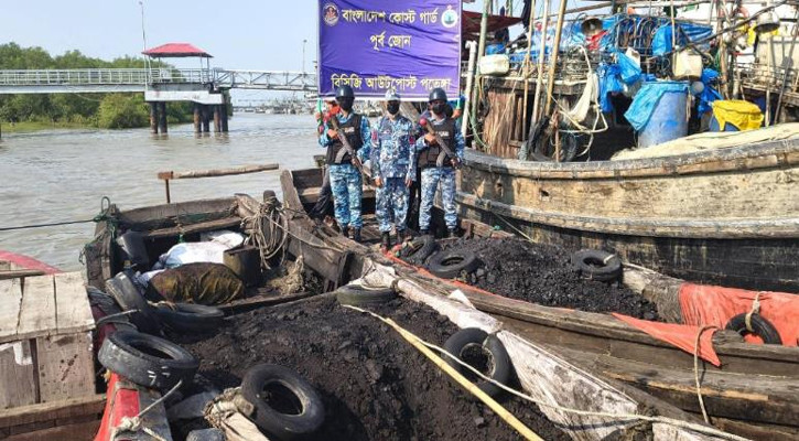 পতেঙ্গায় চোরাই কয়লাসহ দুইটি কাঠের নৌকা জব্দ