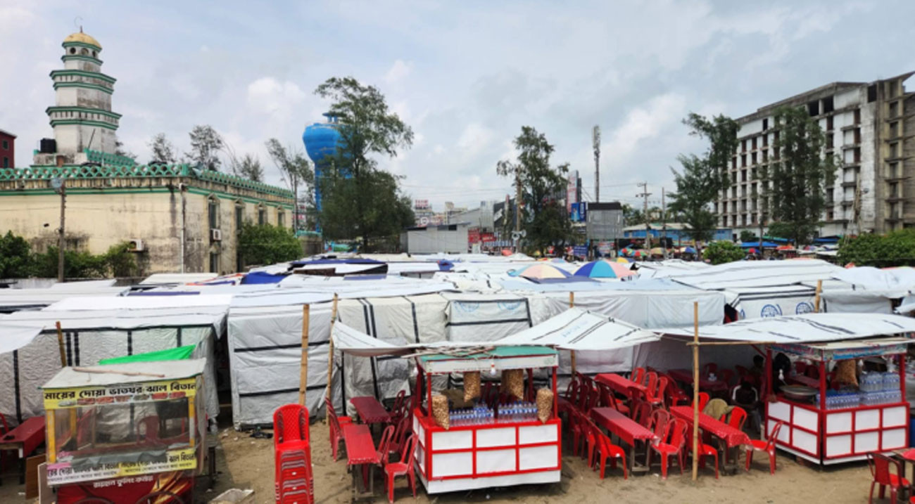 কক্সবাজার সমুদ্র সৈকতে ব্যবসায়ীদের সব কার্ড বাতিল