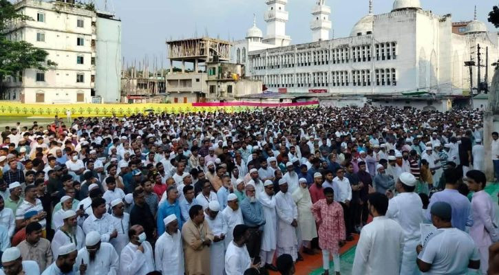 আ’লীগ নেতা রহমতউল্লাহকে বাবা মায়ের কবরের পাশে দাফন
