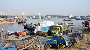 চাক্তাই-খাতুনগঞ্জে নৌবাণিজ্য: জৌলুস হারিয়ে টিকে থাকার লড়াই