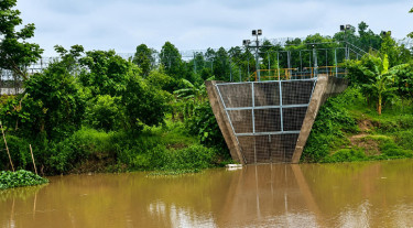 ফেনী নদীতে পাম্প স্থাপন, হুমকিতে রেললাইন-বাঁধ