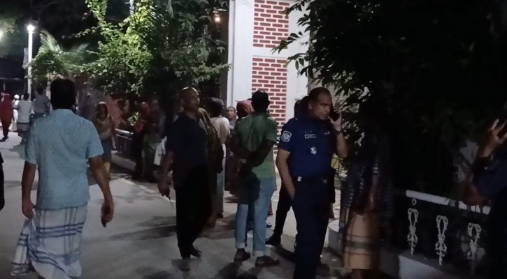 নীরবতা ভেঙে সরব আইভীর ‘চুনকা কুটির’, নেতাকর্মীদের সরিয়ে দিলো পুলিশ