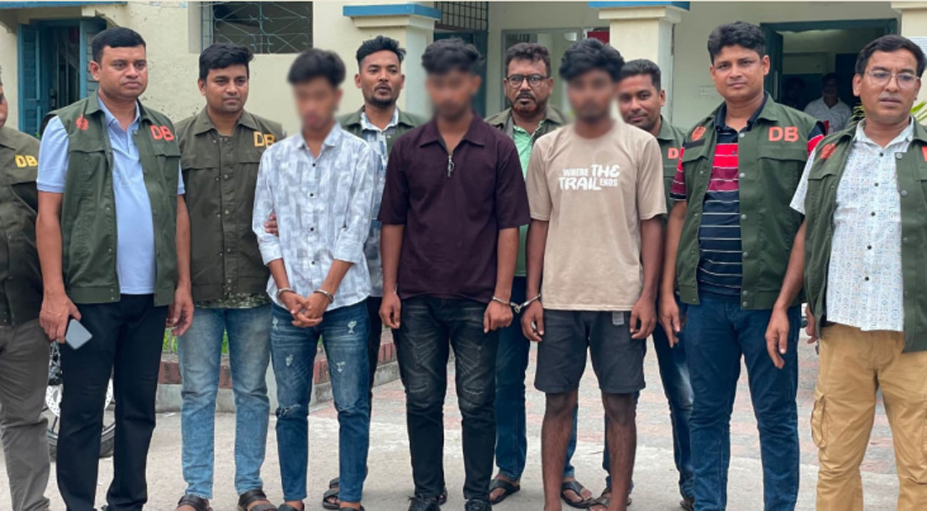 পাবনায় স্কুলছাত্রী রিয়া হত্যার রহস্য উদঘাটন, গ্রেপ্তার ৩
