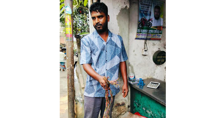 সচিবালয়ে প্রধানমন্ত্রীর কার্যালয়ের লাল টেলিফোনের তার চুরি: গ্রেপ্তার ২