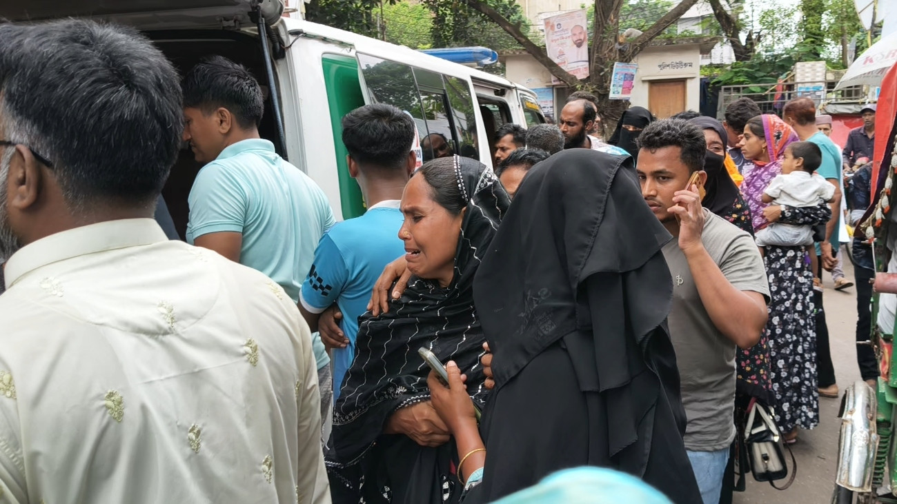 ব্রাহ্মণবাড়িয়ায় পিকআপ ভ্যানের ধাক্কায় মা-ছেলেসহ নিহত ৩