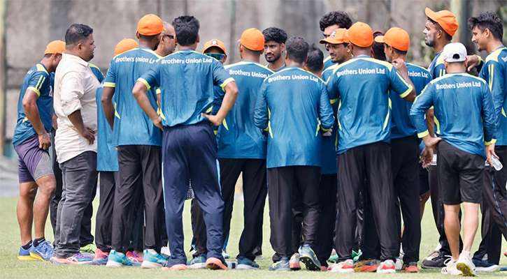 ‘টাকা এখন পাবা না, খেলতে চাইলে খেলো’ বাক্যে ক্ষোভ ক্রিকেটারদের