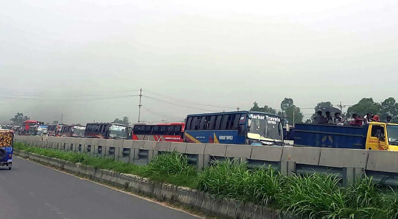 যমুনা সেতু পশ্চিম মহাসড়কে এখনও যানজট-ধীরগতি