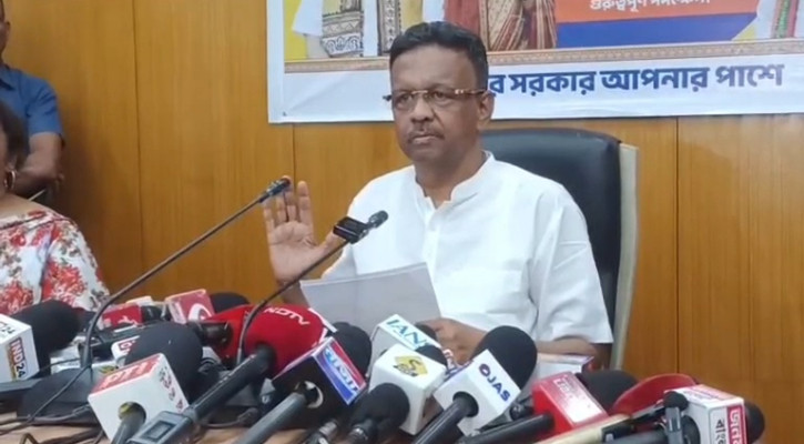 দীর্ঘ ৮ বছরের ইতি টেনে কলকাতার মেয়র পদ ছাড়লেন ফিরহাদ হাকিম