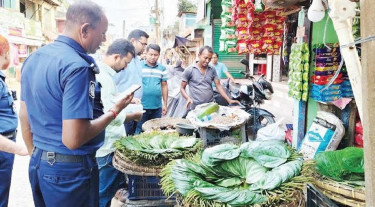 পরশুরামে ফুটপাত দখলমুক্ত করতে অভিযান, জরিমানা