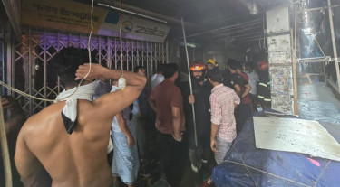 পূরবী মার্কেটে আগুন
