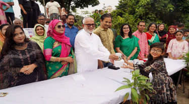 বৃক্ষ রোপণের মাধ্যমে সবুজ বেষ্টনী গড়ে তুলতে হবে: কেসিসি প্রশাসক মঞ্জু