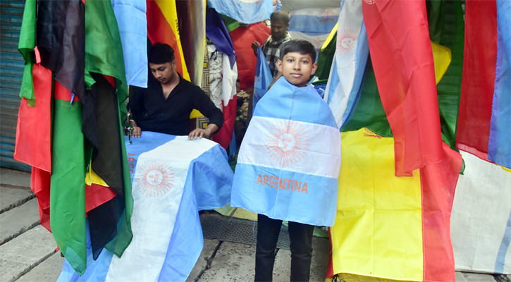 বিশ্বকাপ এলেই বাড়ে ব্যস্ততা