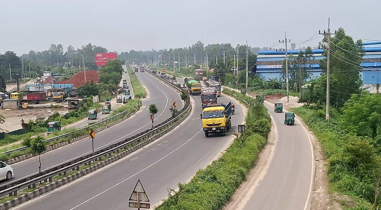 ২২ ঘণ্টা পর ঢাকা-টাঙ্গাইল মহাসড়কে যান চলাচল স্বাভাবিক
