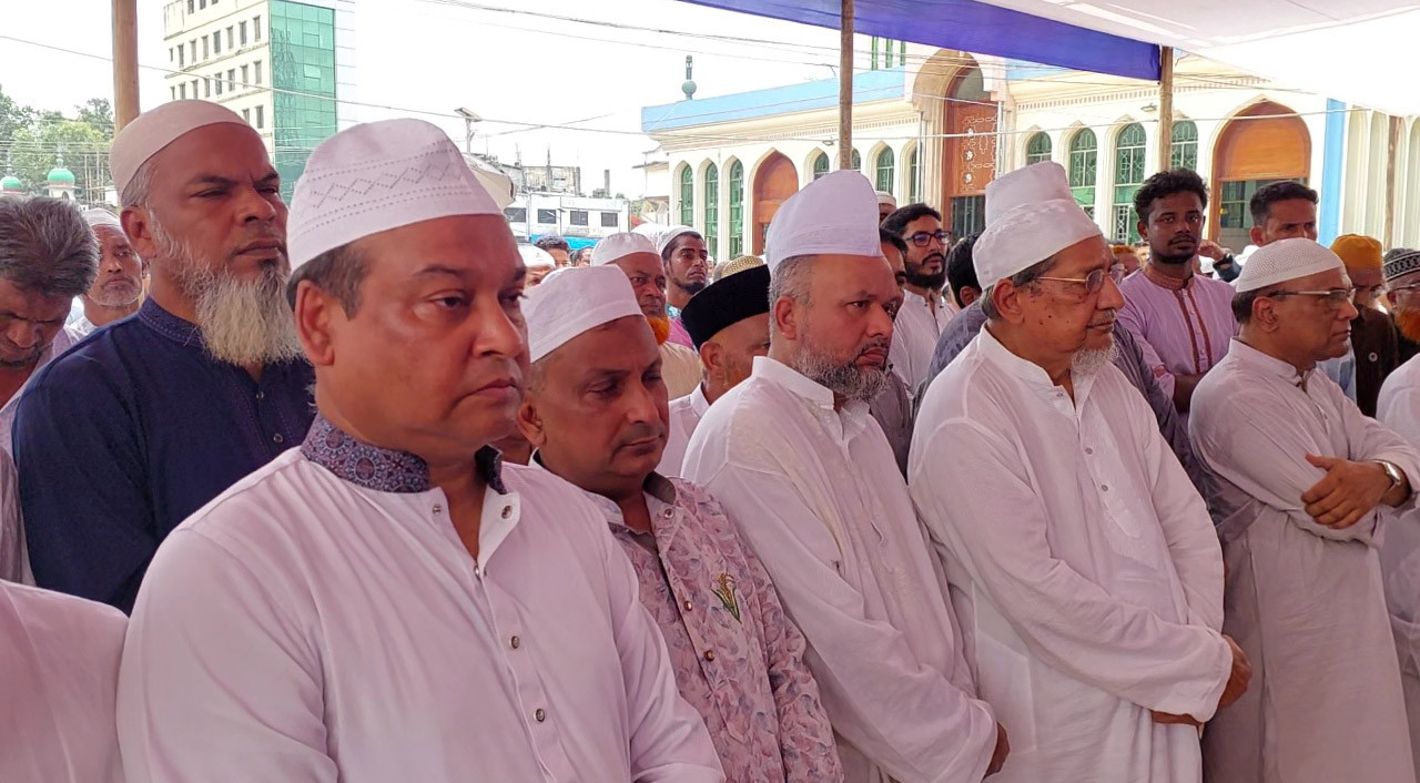 সাংবাদিক নেতা কাদের গণি চৌধুরীর ভাইয়ের জানাজা সম্পন্ন