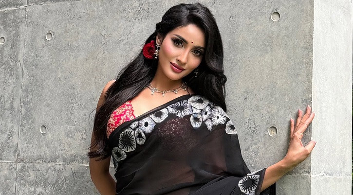 ‘কুদৃষ্টি আসে আপনার টেবিলে বসে থাকা মানুষের কাছ থেকে’