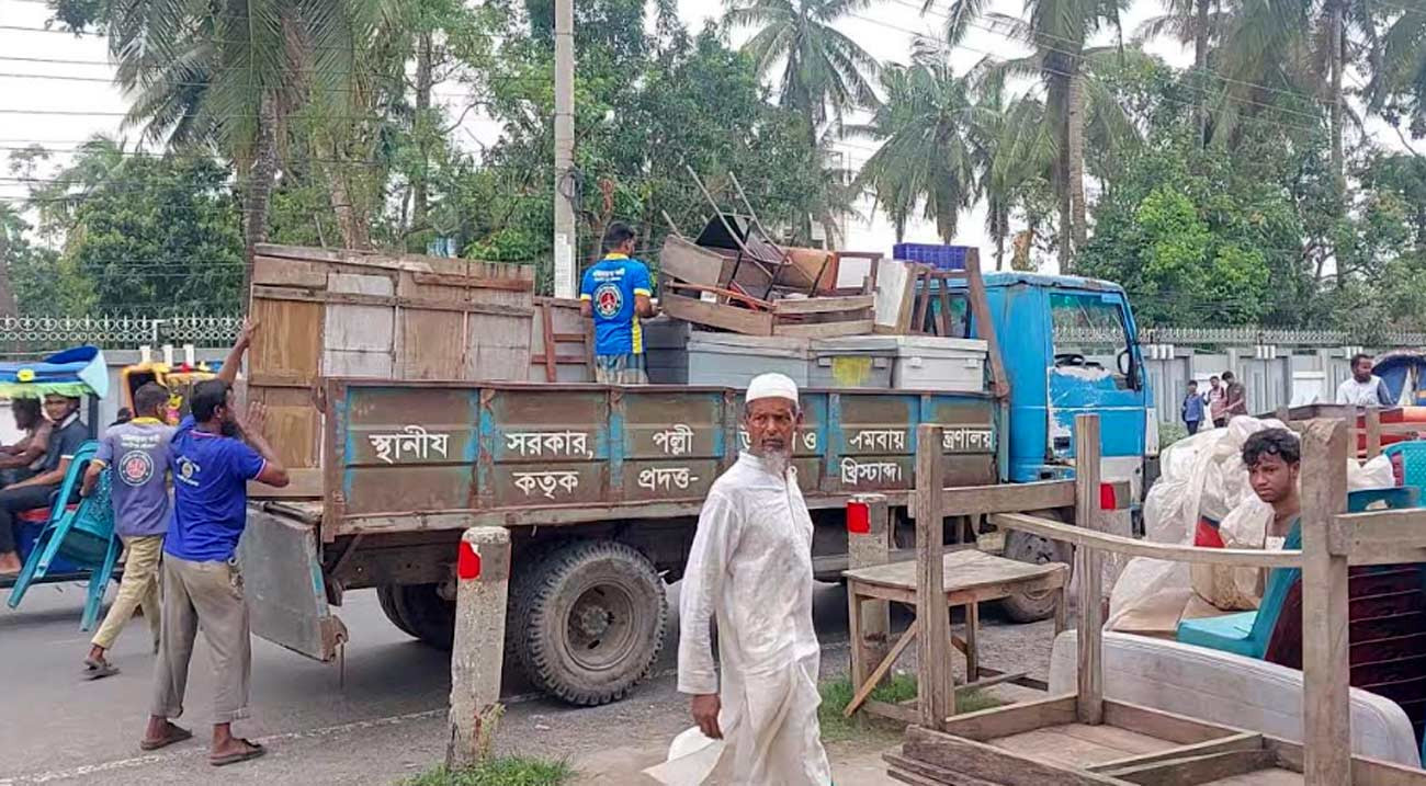 মাদারীপুরে শকুনি লেকের সৌন্দর্য ফেরাতে অবৈধ দোকানপাট উচ্ছেদ