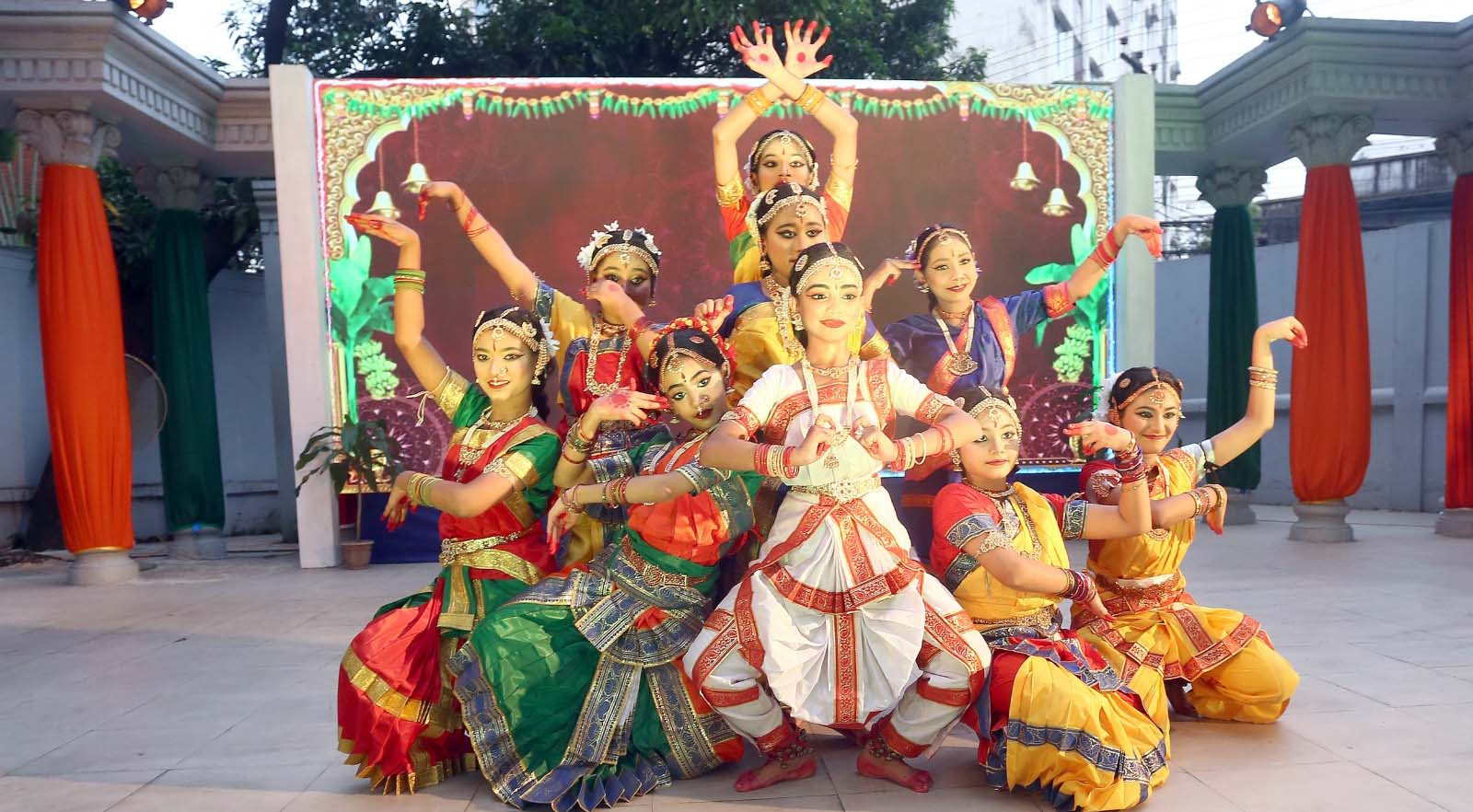 ১০ দলের নৃত্যনৈবেদ্য